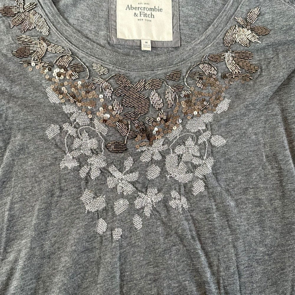 Abercrombie & Fitch beaded embroidered T - Picture 2 of 3